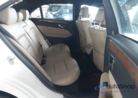 2013 Mercedes-Benz E 350 z USA, uszkodzony, nr VIN WDDHF5KB3DA766288